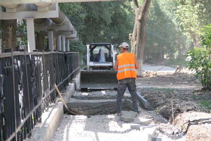 Дорогу к школе №32 Энгельсского района отремонтируют в рамках проекта «Единой России»