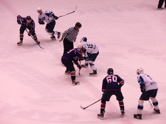 Губернатор увидел поражение «Кристалла» из-за покинувшего клуб хоккеиста