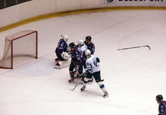 Губернатор увидел поражение «Кристалла» из-за покинувшего клуб хоккеиста