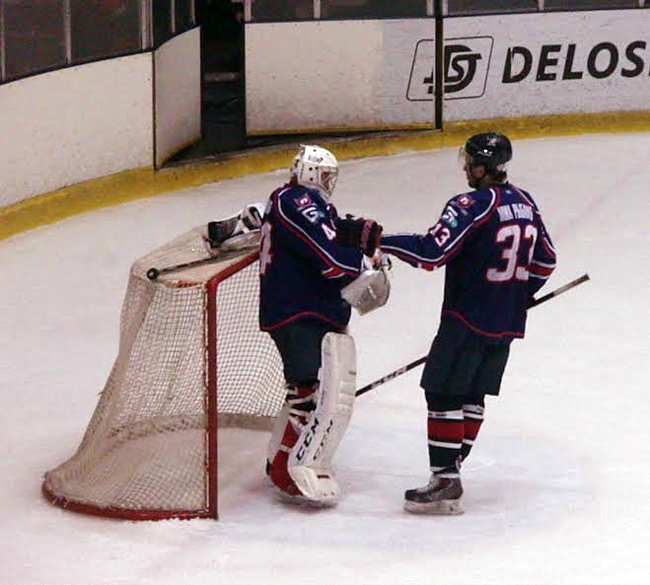 Губернатор увидел поражение «Кристалла» из-за покинувшего клуб хоккеиста