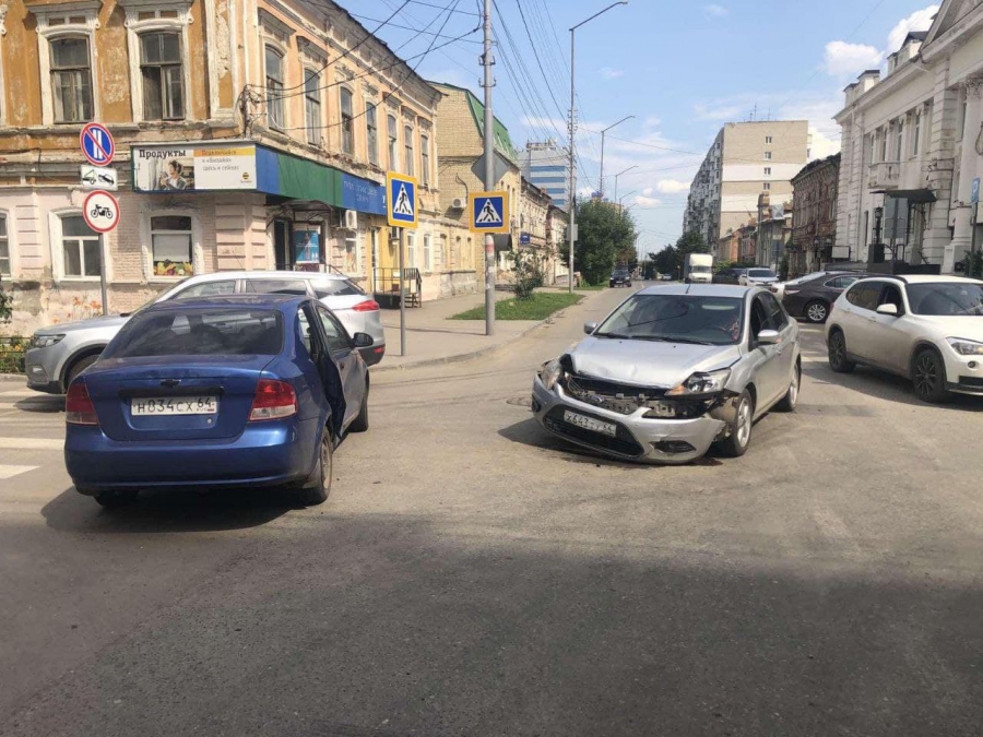 В Волжском районе мальчик пострадал в столкновении иномарок на перекрестке