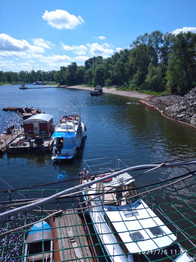 В Балакове ликвидировали последствия разлива нефтепродуктов на Волге