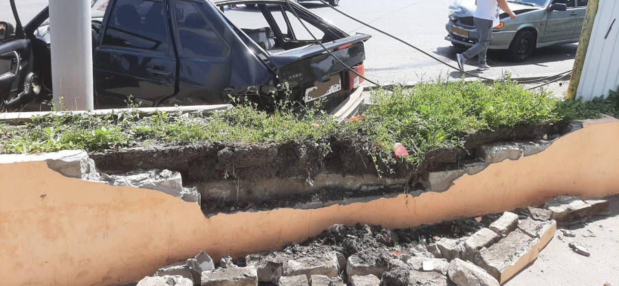 Девушка пострадала в массовой аварии на Ново-Астраханском шоссе