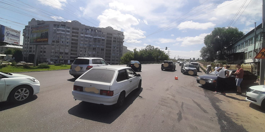 Девушка пострадала в массовой аварии на Ново-Астраханском шоссе