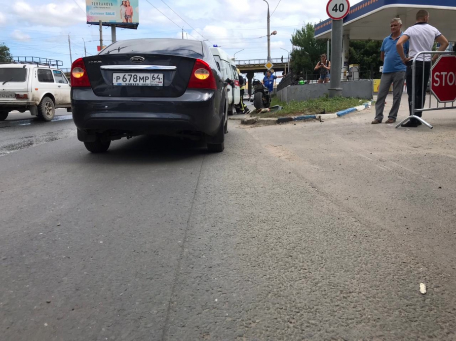 Мотоциклист попал в больницу после ДТП у моста на Шехурдина