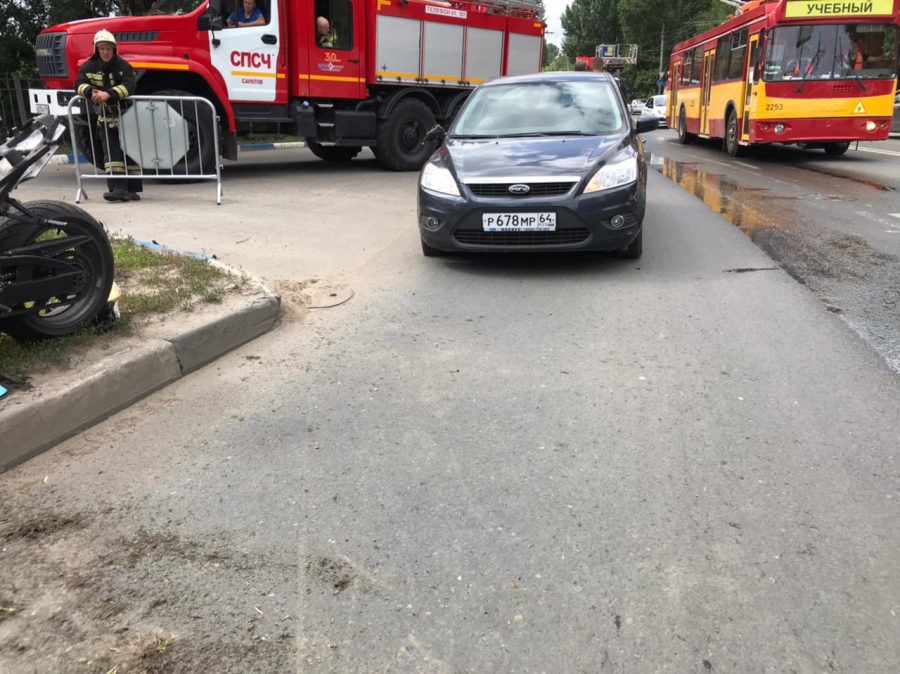 Мотоциклист попал в больницу после ДТП у моста на Шехурдина