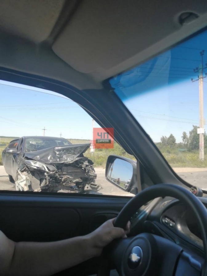 В Саратовском районе три человека пострадали в массовой аварии