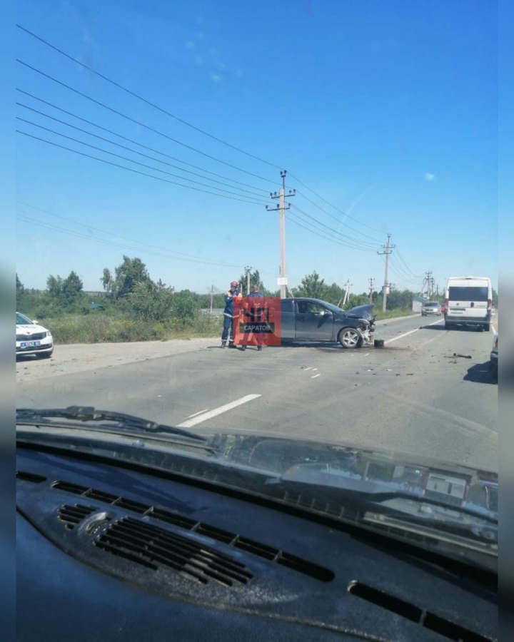 В Саратовском районе три человека пострадали в массовой аварии