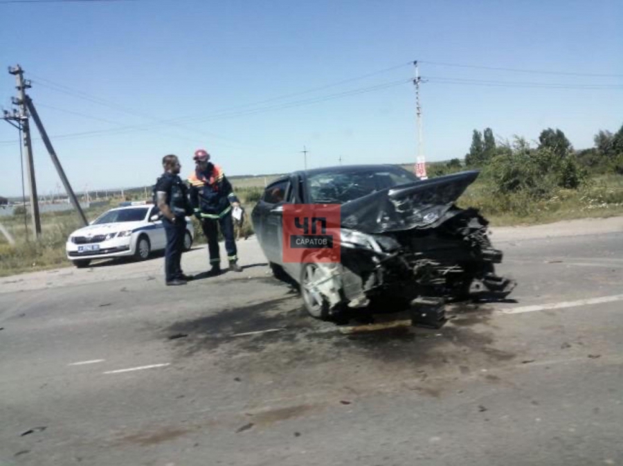 В Саратовском районе три человека пострадали в массовой аварии