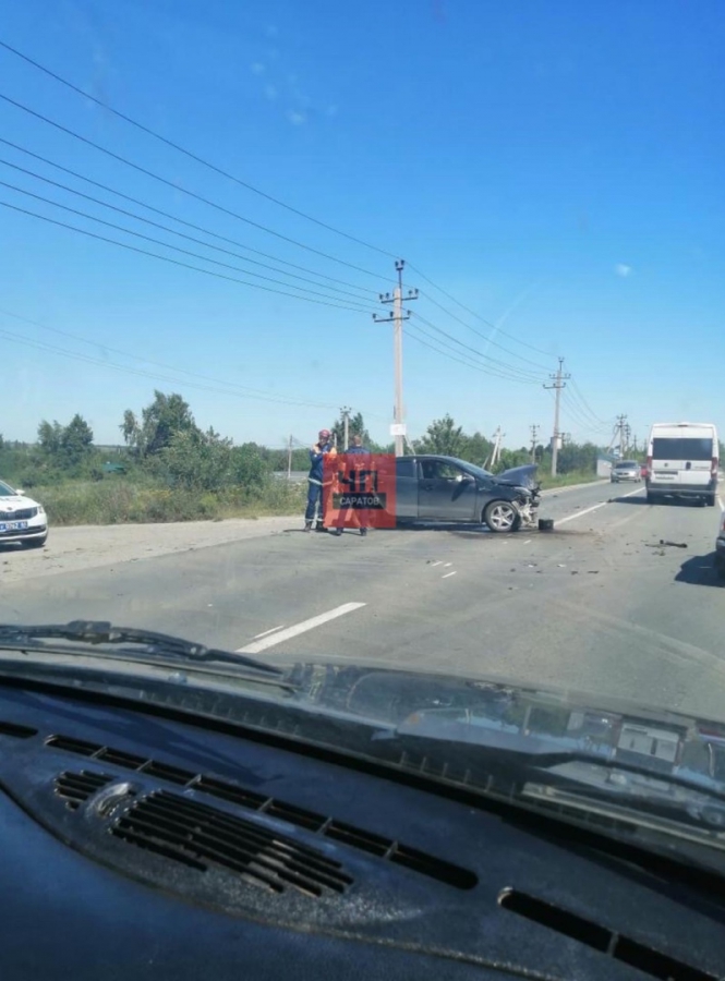 В Саратовском районе три человека пострадали в массовой аварии