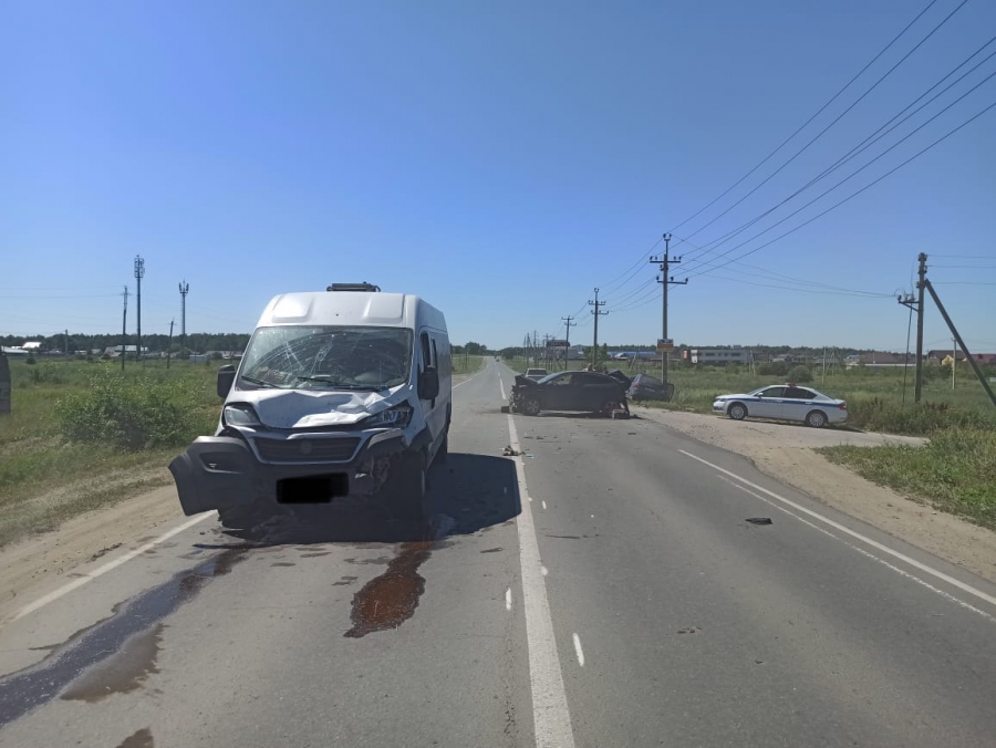 В Саратовском районе три человека пострадали в массовой аварии