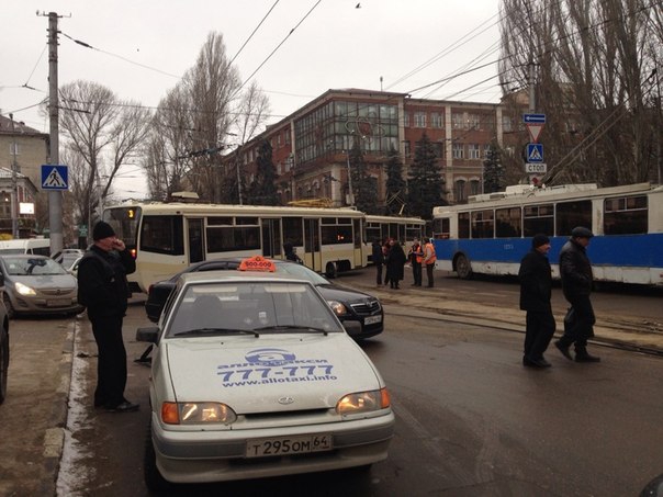 На Астраханской трамвай сошел с рельсов