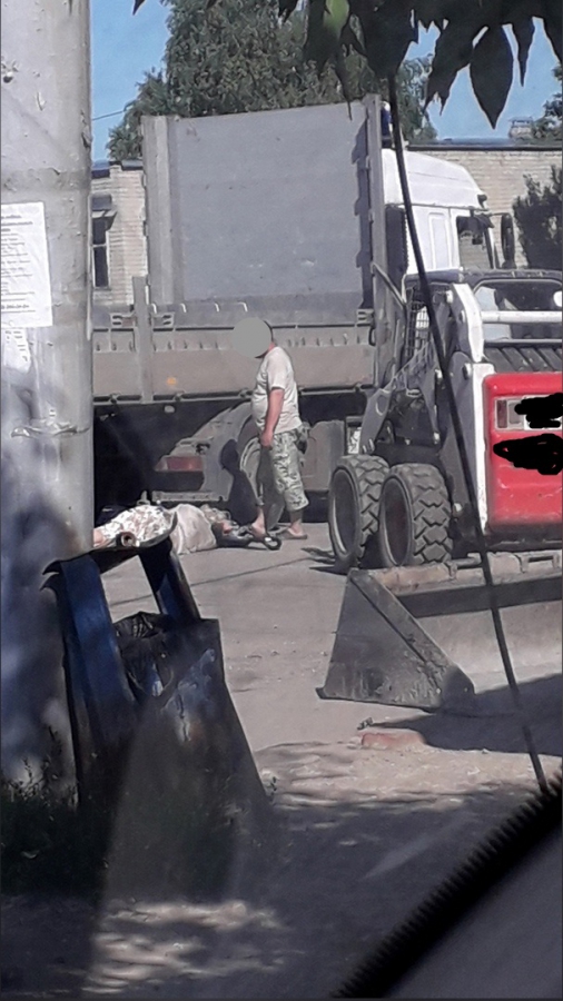 В поселке Дачный водитель «Бобкэта» наехал на женщину