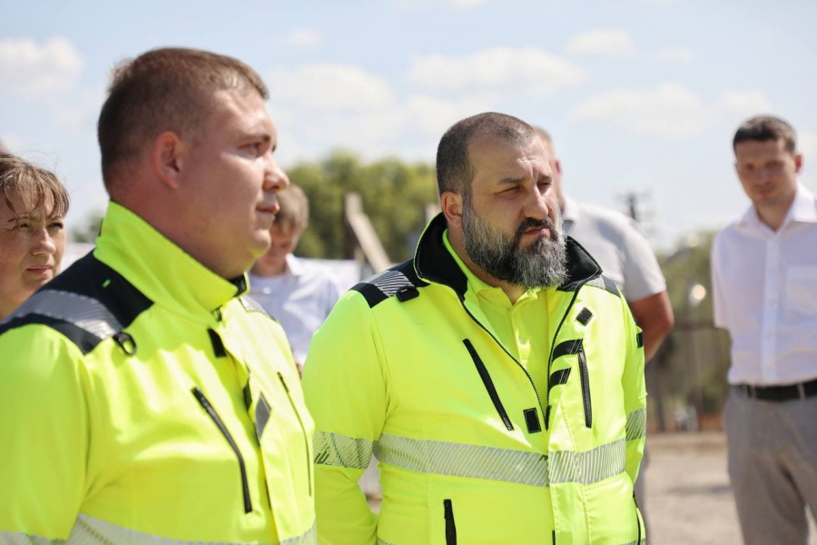 В Петровске Володин разругал подрядчиков-«бездельников» за ремонт тротуаров и Железного моста