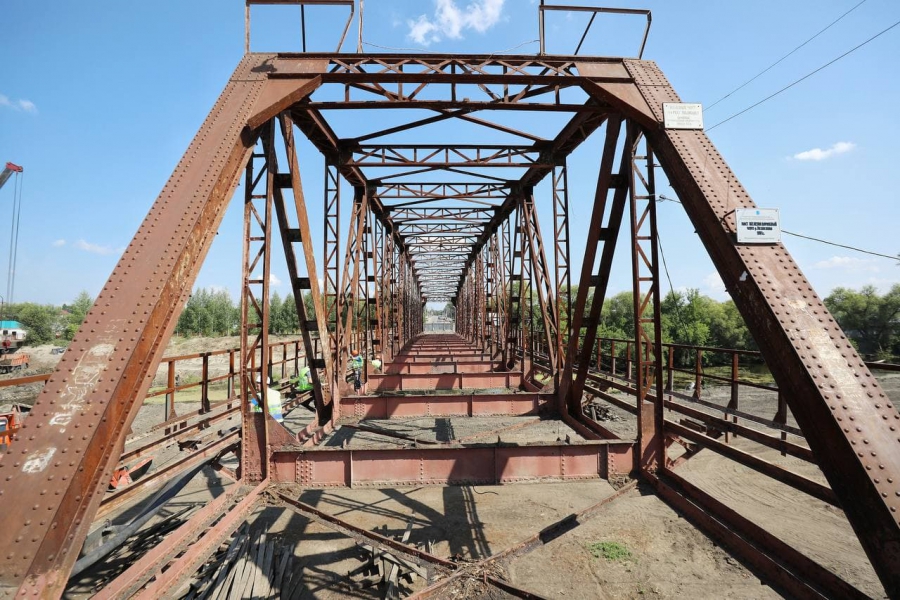 В Петровске Володин разругал подрядчиков-«бездельников» за ремонт тротуаров и Железного моста