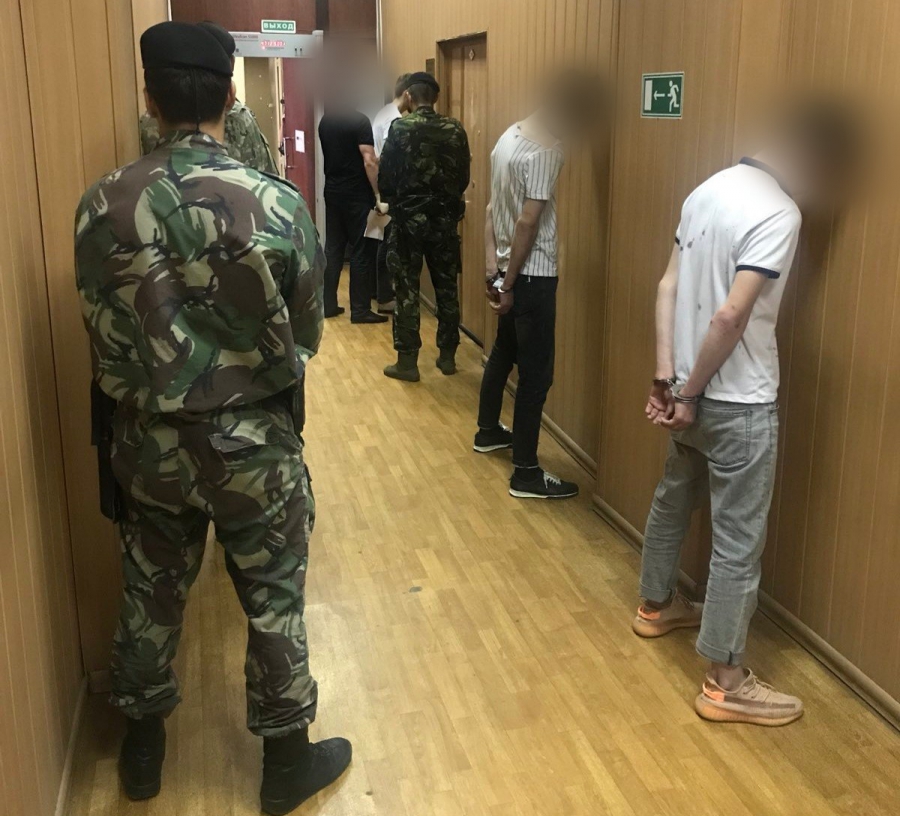 На проспекте Кирова 5 юношей устроили массовую драку с полицейскими