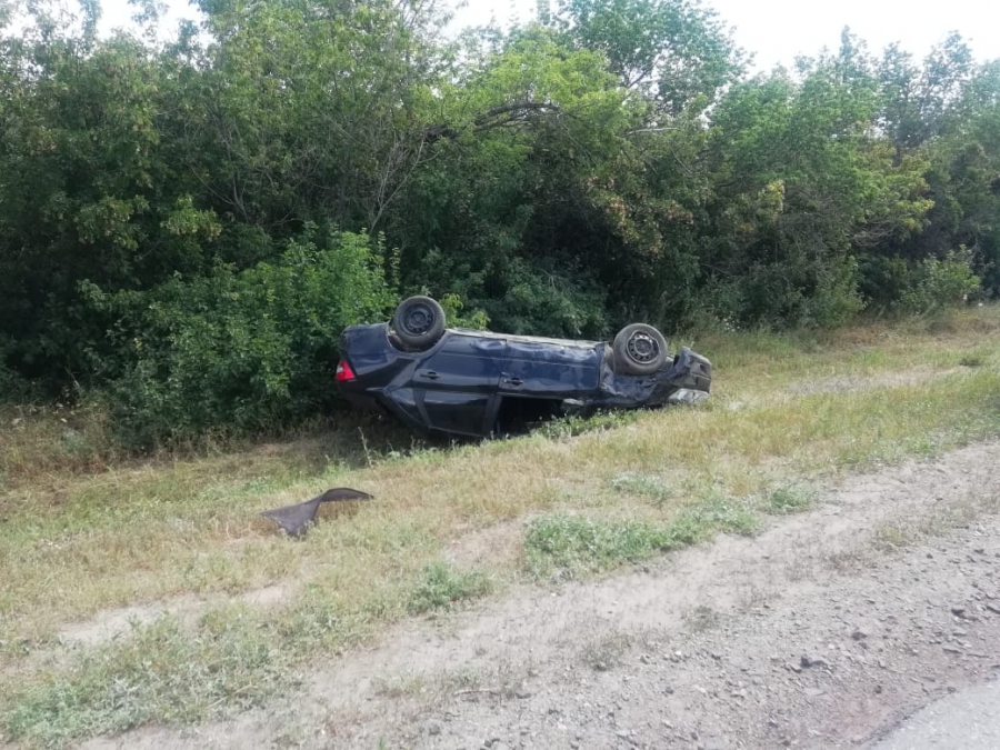 Под Энгельсом парень погиб при опрокидывании «Гранты»