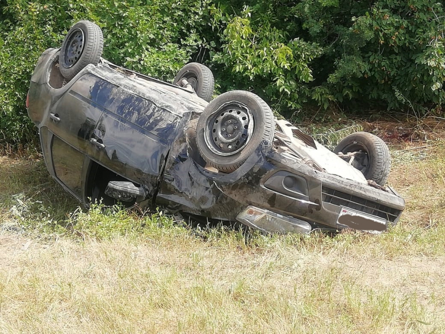 Под Энгельсом парень погиб при опрокидывании «Гранты»