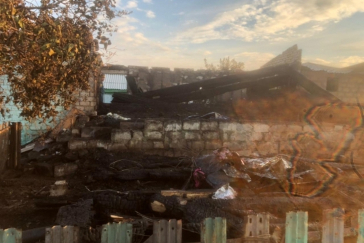 Под Балаковом на пожаре в частном доме погибли двое взрослых и трое детей