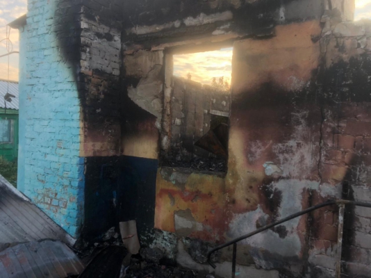 Под Балаковом на пожаре в частном доме погибли двое взрослых и трое детей