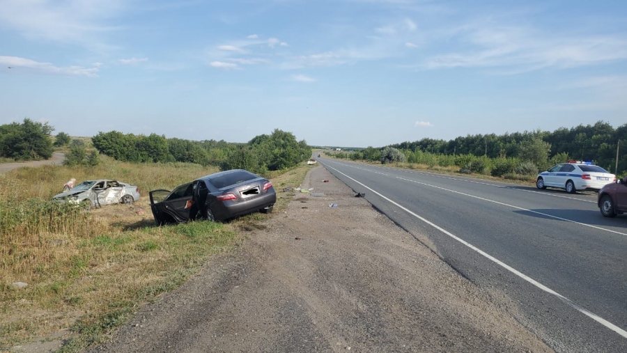 В Саратовском районе три человека пострадали при столкновении машин