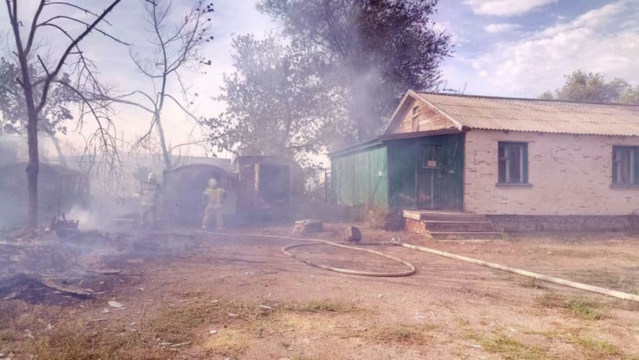 сарай. пожар в красном куте саратовской области сегодня. пожар в красном куте саратовской области. красный кут саратовская область. красный кут пожарная часть.
