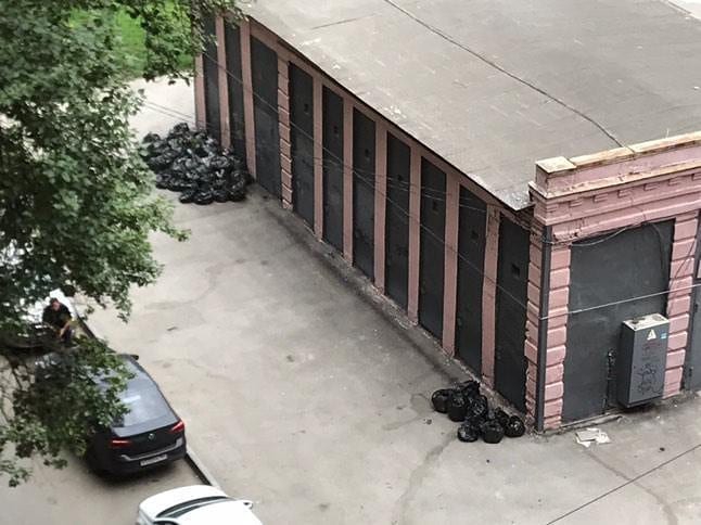 На площади Кирова устроили несанкционированную свалку