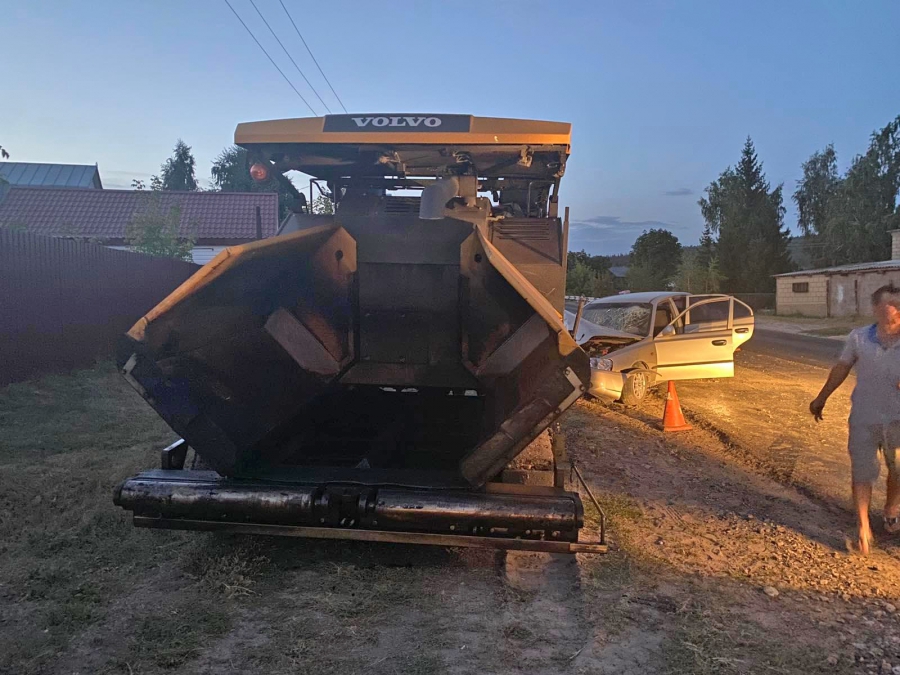 В Базарном Карабулаке мужчина пострадал в ДТП с асфальтоукладчиком