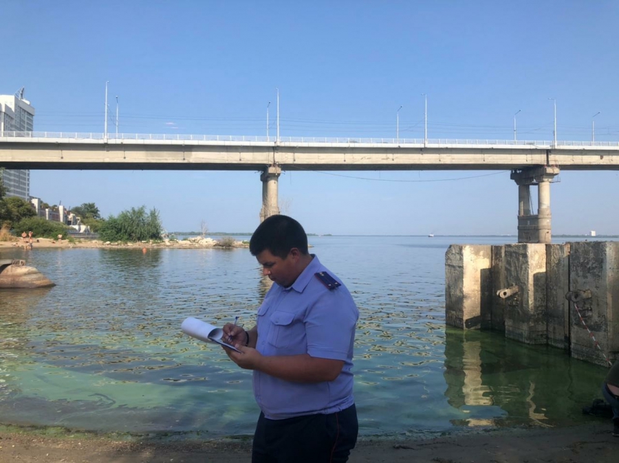 Возле нелегального пляжа у моста Саратов-Энгельс утонула женщина