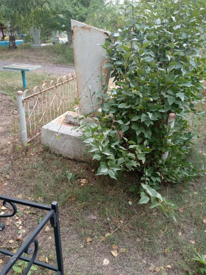 Балаковцы сообщили о массовом «разграблении» могил на кладбище