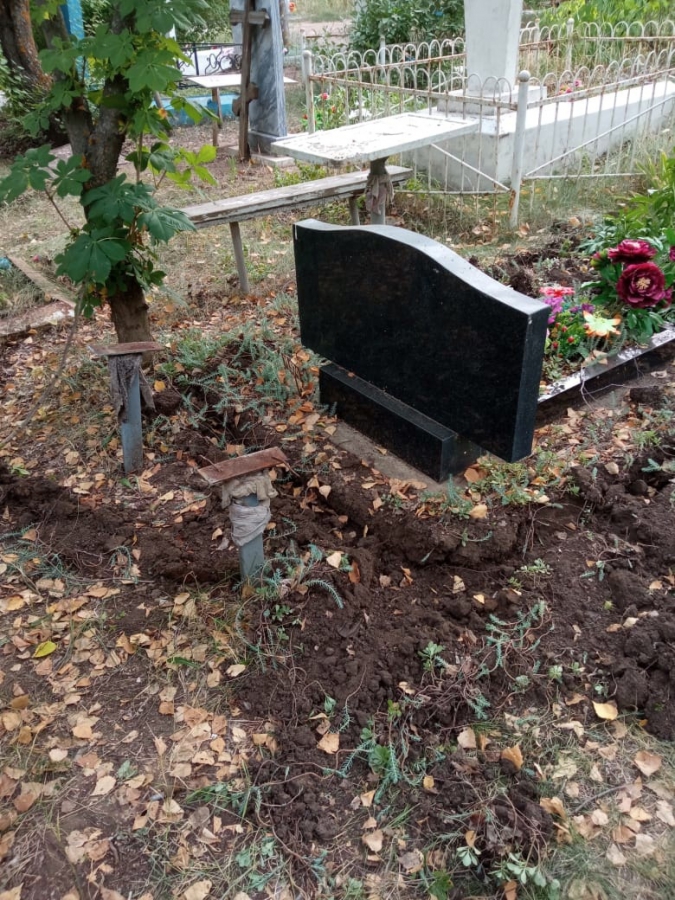 Балаковцы сообщили о массовом «разграблении» могил на кладбище