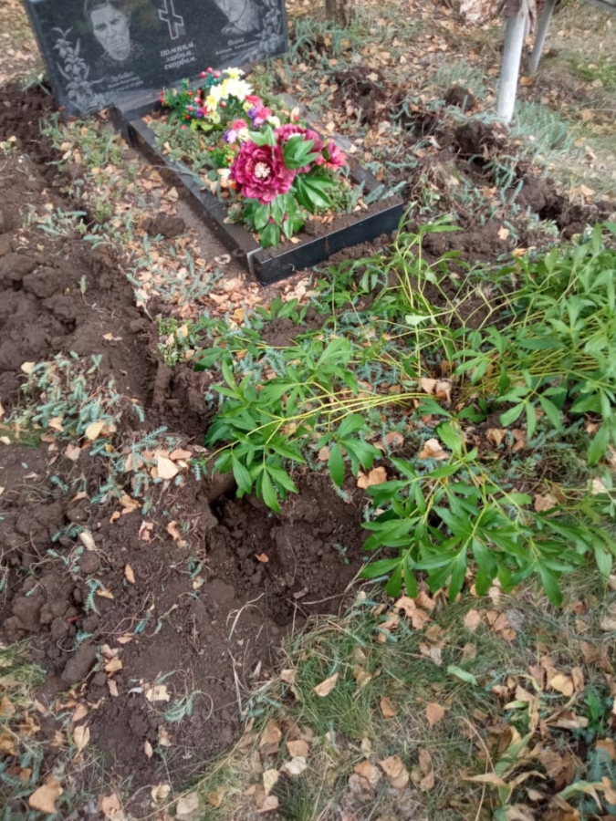 Балаковцы сообщили о массовом «разграблении» могил на кладбище