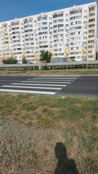 Балаковцы удивились «пешеходному переходу» из зеленой зоны в забор