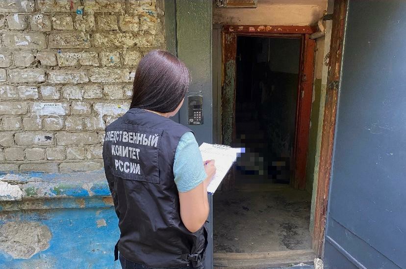 В подъезде на Шехурдина нашли труп пенсионерки с травмой лица