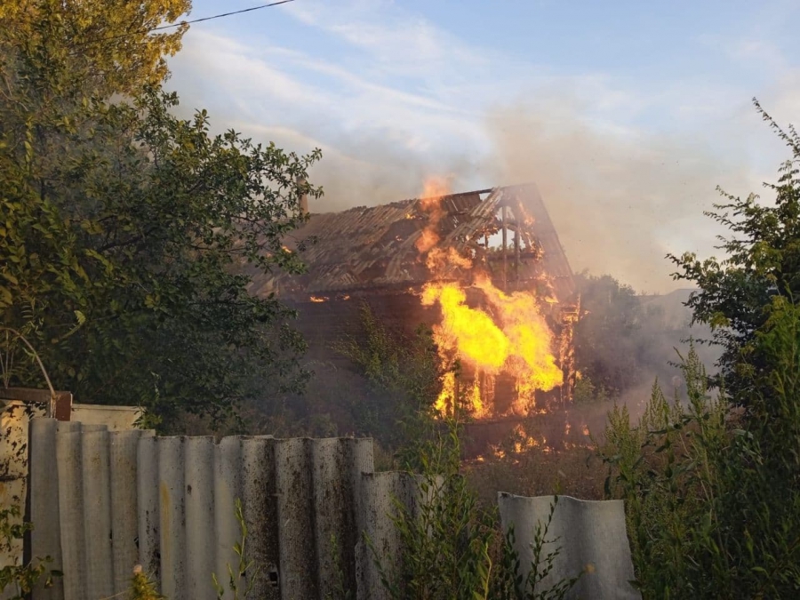 В Перелюбском районе сгорел дом из-за непотушенной сигареты