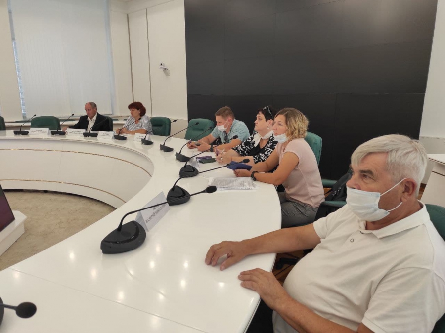 На проспекте Кирова осенью хотят заменить 64 дерева