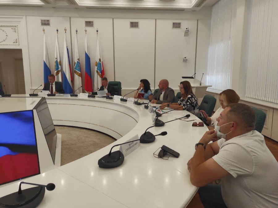 На проспекте Кирова осенью хотят заменить 64 дерева