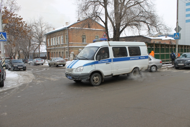 В Саратове горит дом. Перекрыта улица Московская