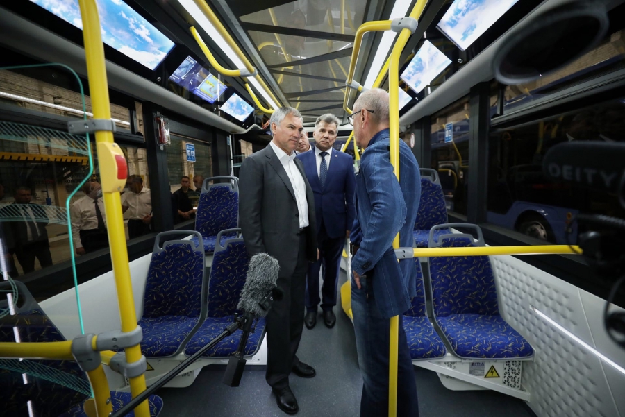 Володин в Энгельсе осмотрел будущее производство электробусов