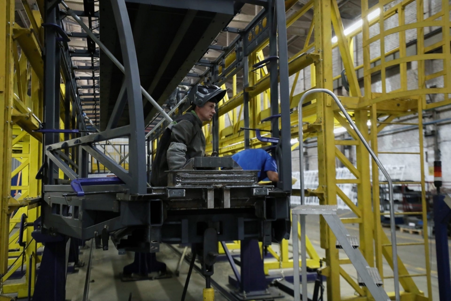 Володин в Энгельсе осмотрел будущее производство электробусов