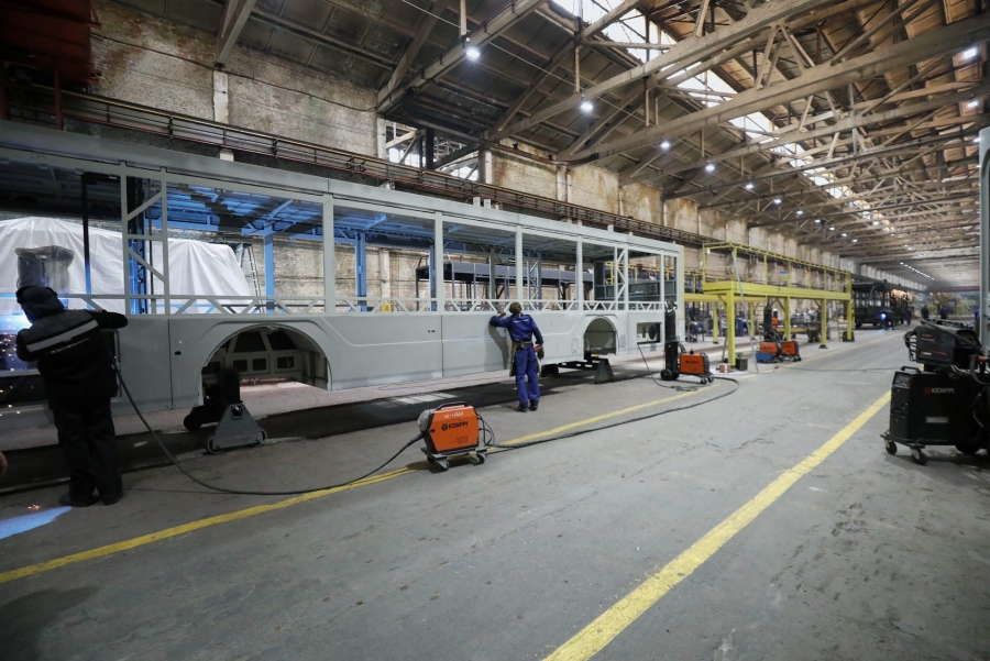 Володин в Энгельсе осмотрел будущее производство электробусов