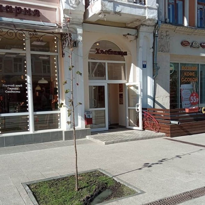 На проспекте Кирова предприниматели и водители массово уничтожают газоны