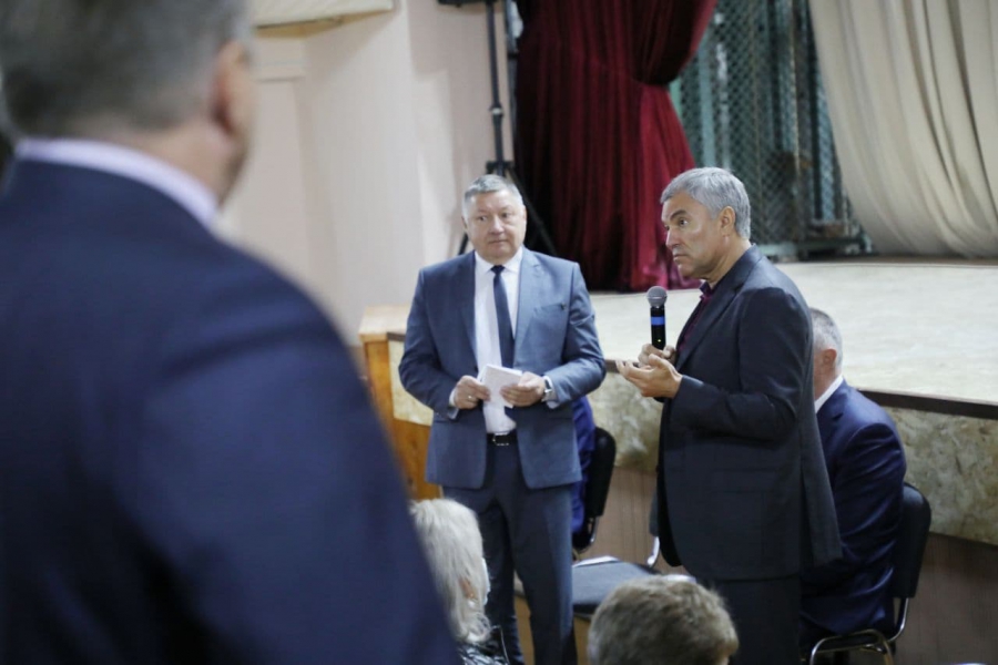 Жители Балтая пожаловались Володину на недостаточное выделение средств на их сельские дороги