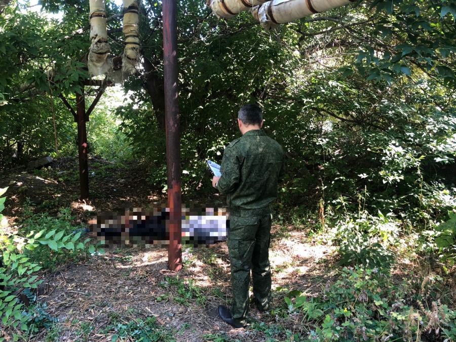 В Заводском районе дорожные рабочие обнаружили тело неизвестного