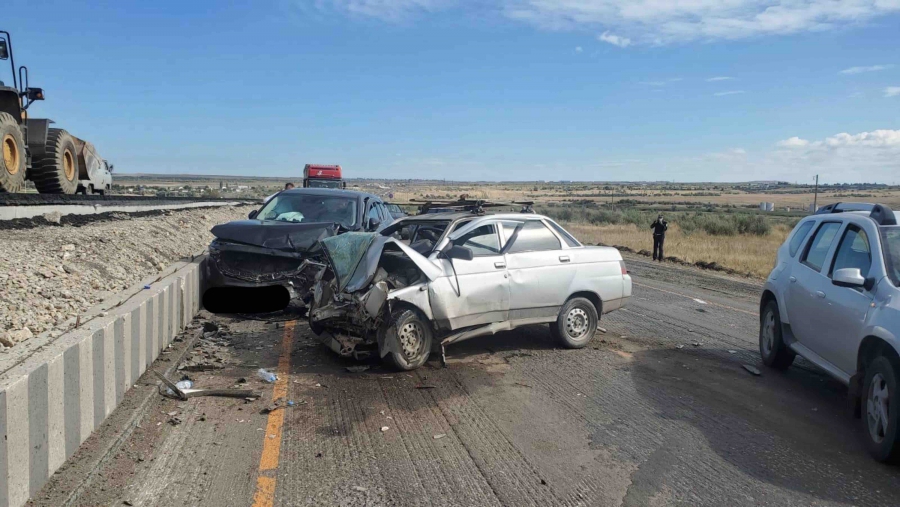 Три человека пострадали в массовой аварии на трассе под Саратовом