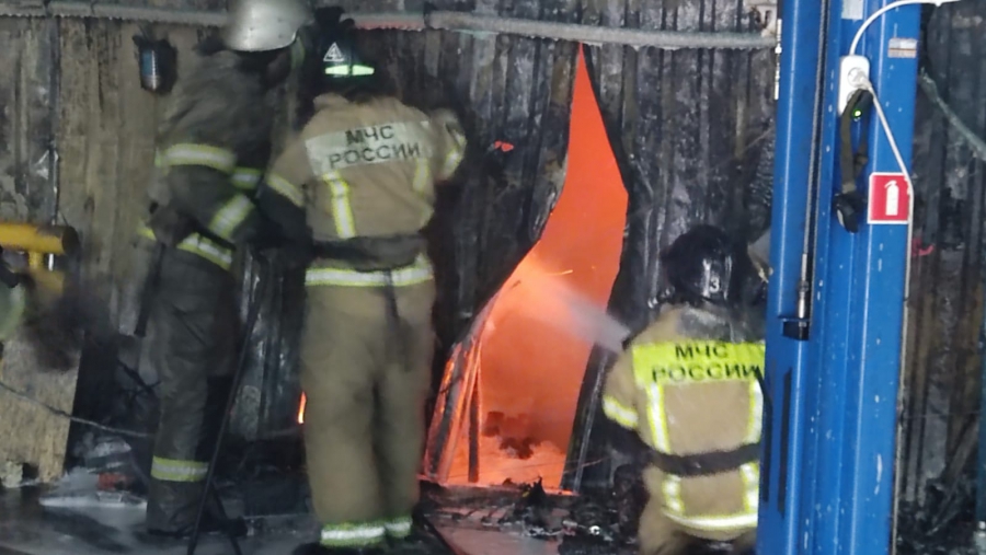 Крупный пожар на Астраханской удалось локализовать