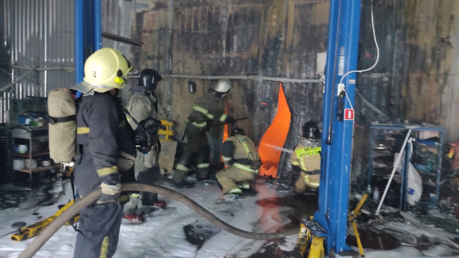 Крупный пожар на Астраханской удалось локализовать
