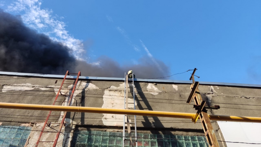 Крупный пожар на Астраханской удалось локализовать