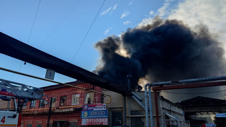 Крупный пожар на Астраханской удалось локализовать