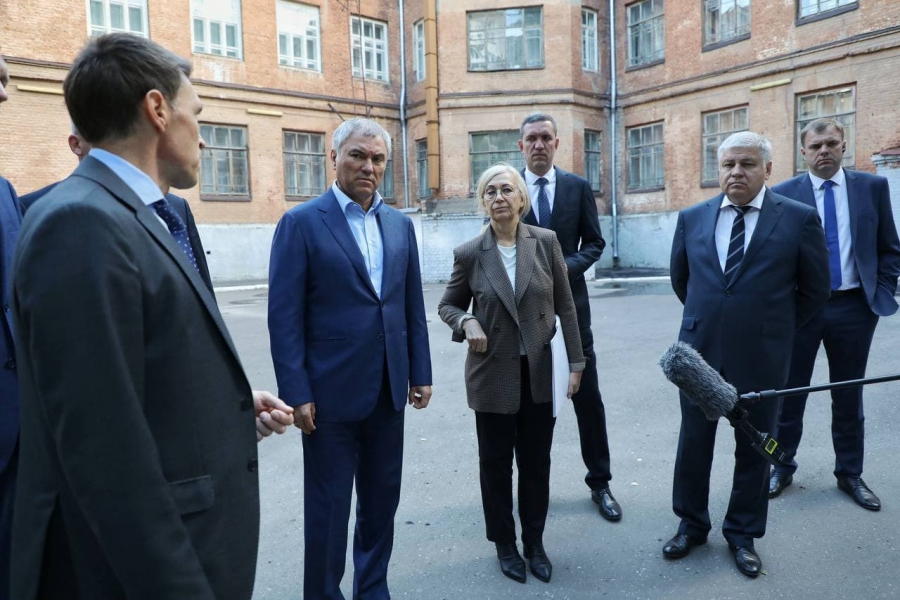 Володин предложил расширить школу №2 в Саратове